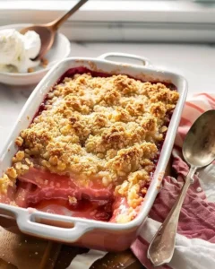 Delicious rhubarb crumble dessert with a golden buttery topping